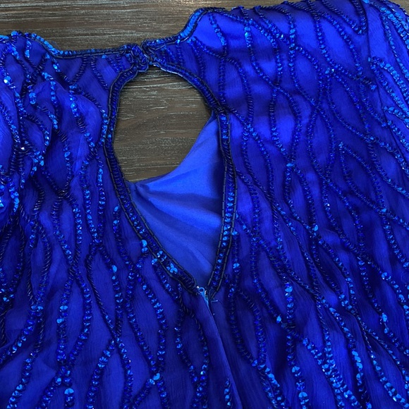 Gorgeous, 100% silk ladies sequin dress in beautiful electric blue.  Vintage - Picture 4 of 11